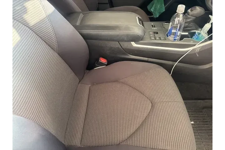 $27793 : Toyota Highlander 2023 LE 4d image 10