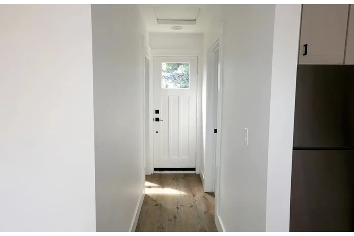 $1150 : Beautifully updated 1-bedroom image 6