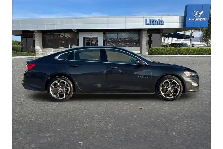 $14799 : Chevrolet Malibu 2023 LT 4dr image 9