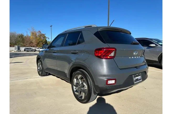 $18895 : Hyundai VENUE 2024 SEL 4dr C image 7
