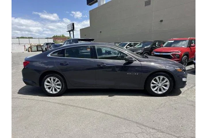 $19600 : Chevrolet Malibu 2025 LT 4dr image 2
