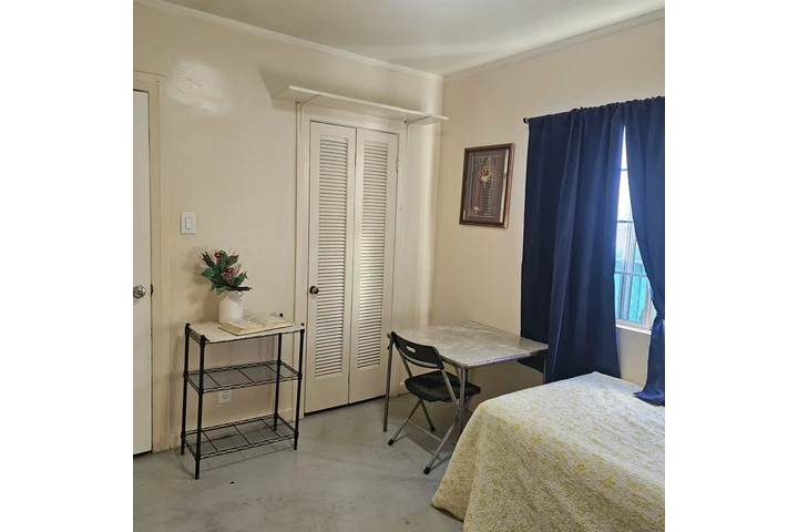 $730 : Cuarto de renta image 2