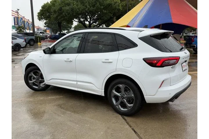 $25443 : Ford Escape 2023 ST-Line 4dr image 9