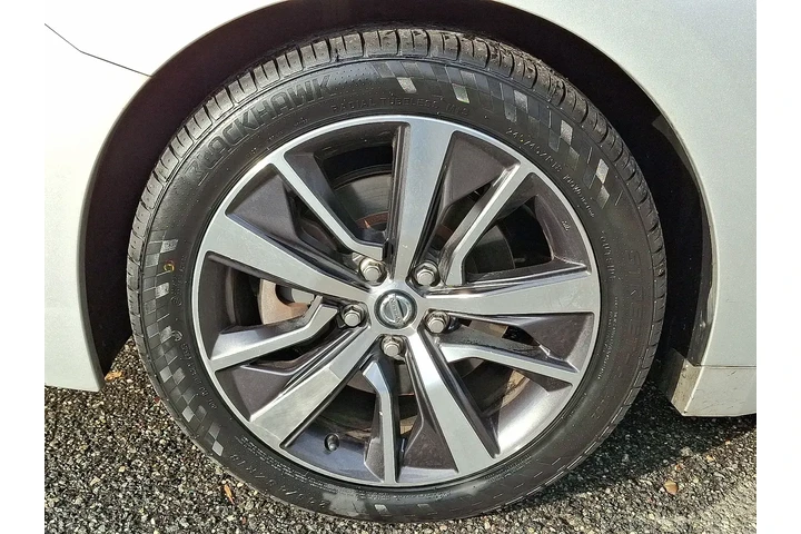 $13239 : Nissan Maxima 2020 3.5 SV 4d image 6