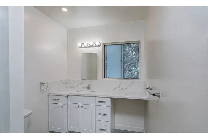 $1450 : Beautiful 1 bedroom Apt in LA image 7