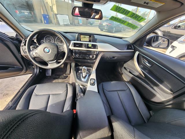 $13995 : 2017 BMW 3-Series 320i Sedan image 8