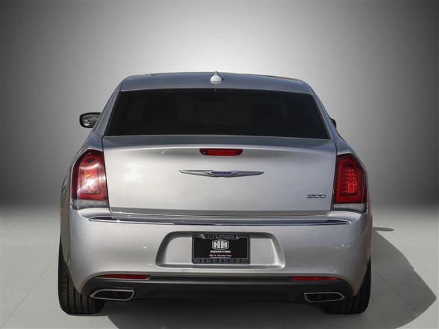 $17988 : Pre-Owned  Chrysler 300 Limite image 5