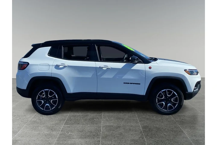 $30986 : Jeep Compass 2024 4x4 Trailh image 6