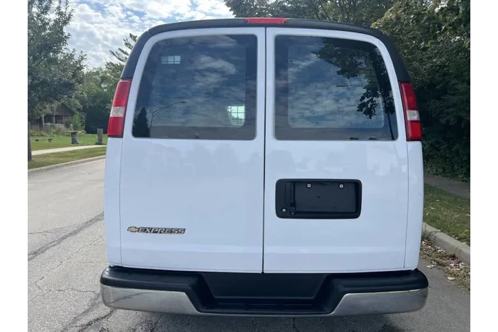 $13997 : 2019 Express 2500 image 4