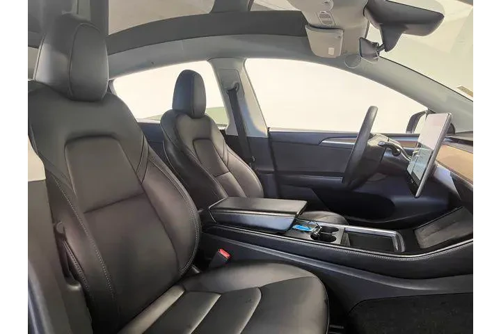 $31943 : Tesla Model Y 2023 AWD Long image 10