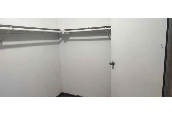 $1800 : Apartment/Cuarto Renta image 5