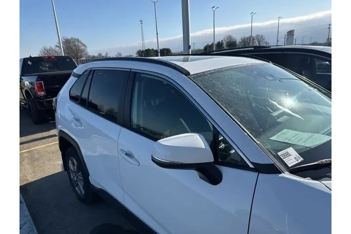 $27926 : Toyota RAV4 2024 XLE 4dr SUV image 5