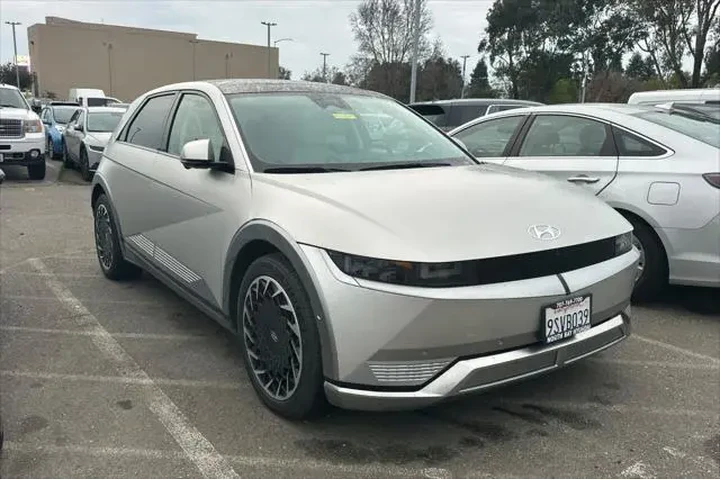 $34990 : Hyundai IONIQ 5 2024 AWD Dis image 2