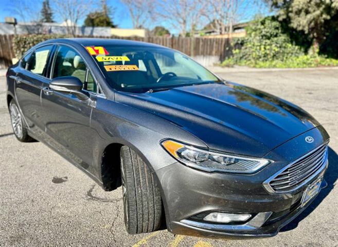 2017 Fusion SE image 2