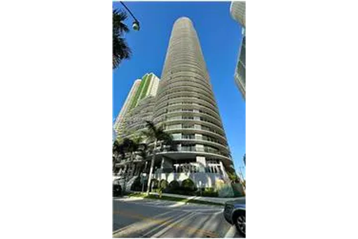 $4100 : Rental property with 1 bedro image 2
