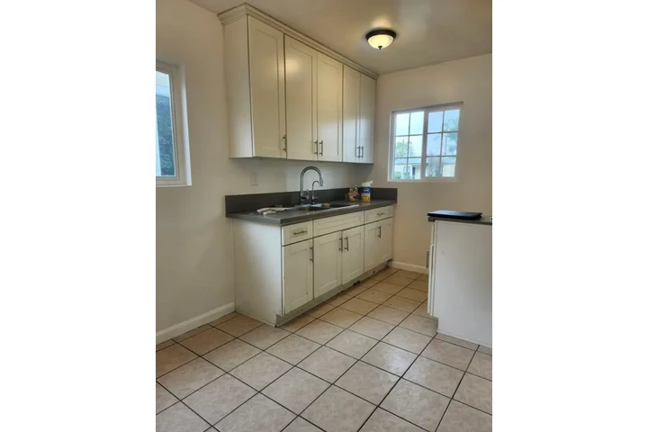 $1150 : Spacious 1BR 1BR $1150 image 9