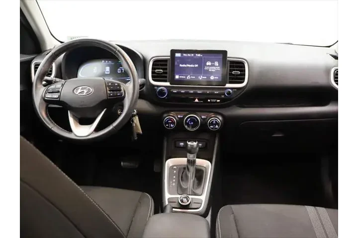 $17999 : Hyundai VENUE 2023 SEL 4dr C image 6