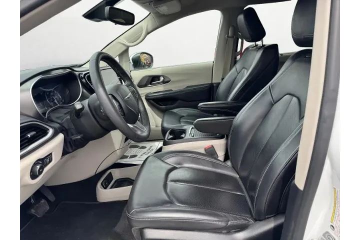 Chrysler Pacifica 2023 Touri image 6