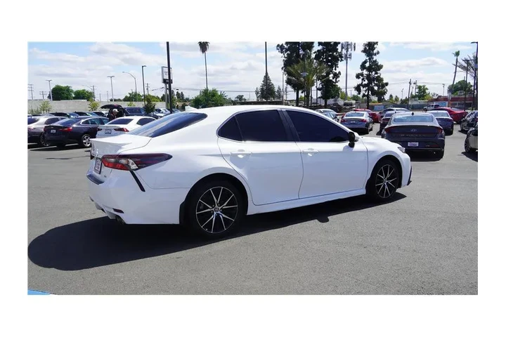 $28984 : 2024 Camry SE Sedan 4D image 6