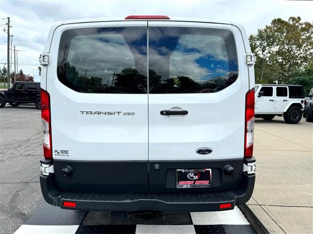 $24491 : 2018 Transit Van T-250 148" L image 5