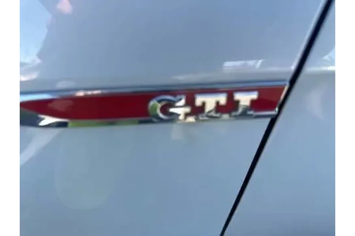2018 Golf GTI SE image 7