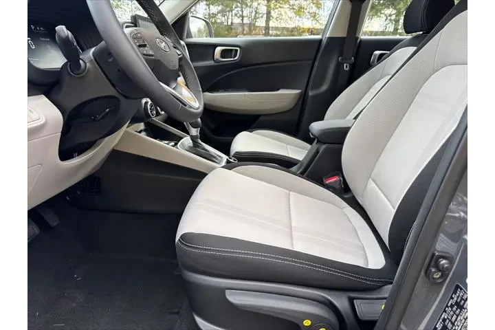 $24611 : Hyundai VENUE 2026 SEL 4dr C image 10