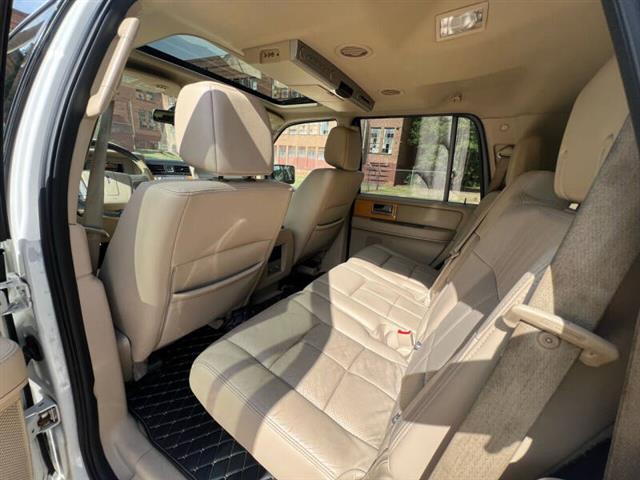 $10000 : 2008 Navigator image 10