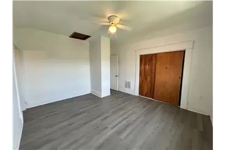 $450 : Rental property with 1 bedro image 4