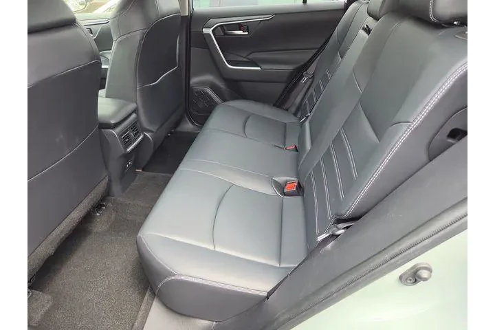 $25991 : Toyota RAV4 2021 XLE Premium image 9