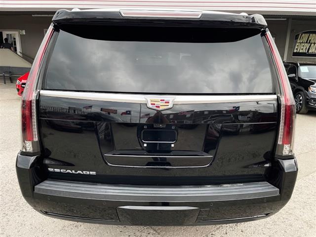 2020 Escalade 2WD 4dr Premium image 4