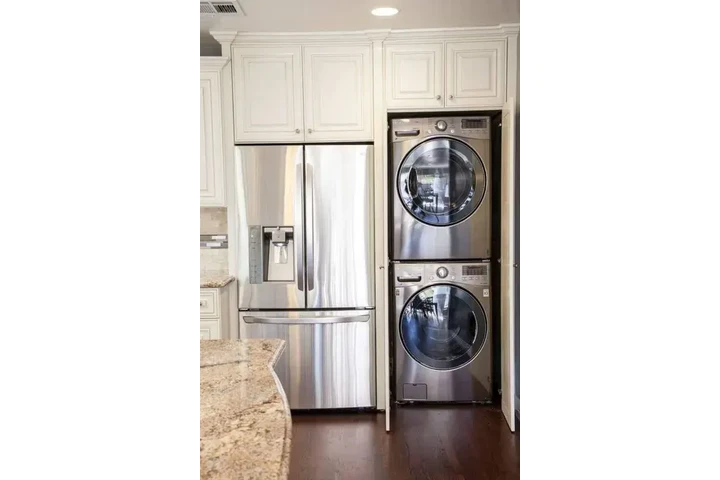 $1700 : Downey 🏠 Pet Friendly 3-2 image 5