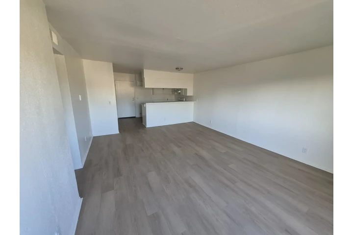 $2200 : South Towers Bonnie Brae image 1