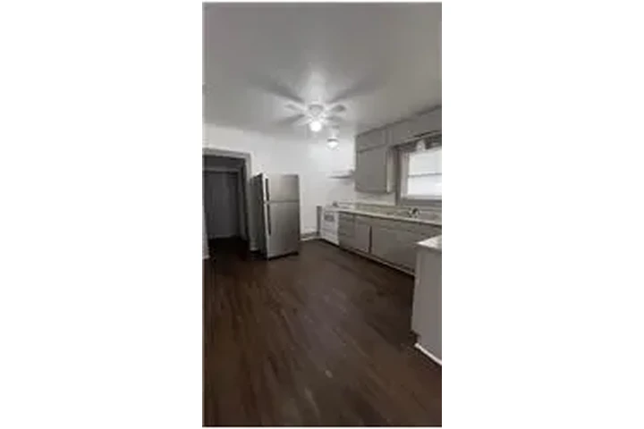 $1195 : Rental property with 3 bedro image 6