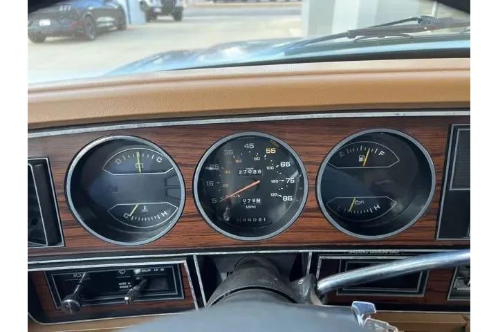 $4985 : Dodge RAM 250 1985 2dr Stand image 10