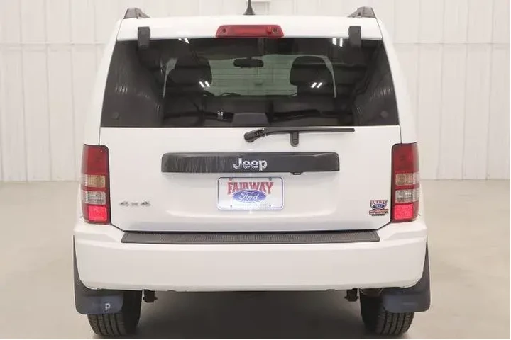 $10000 : Jeep Liberty 2012 4x4 Sport image 5