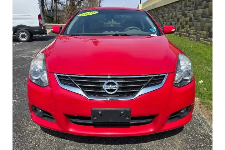 $9996 : Nissan Altima 2010 3.5 SR 2d image 4