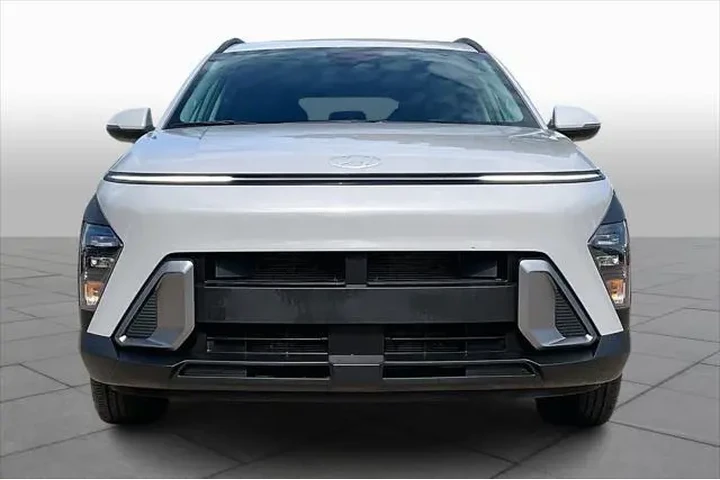 $19995 : Hyundai KONA 2024 SEL 4dr Cr image 4