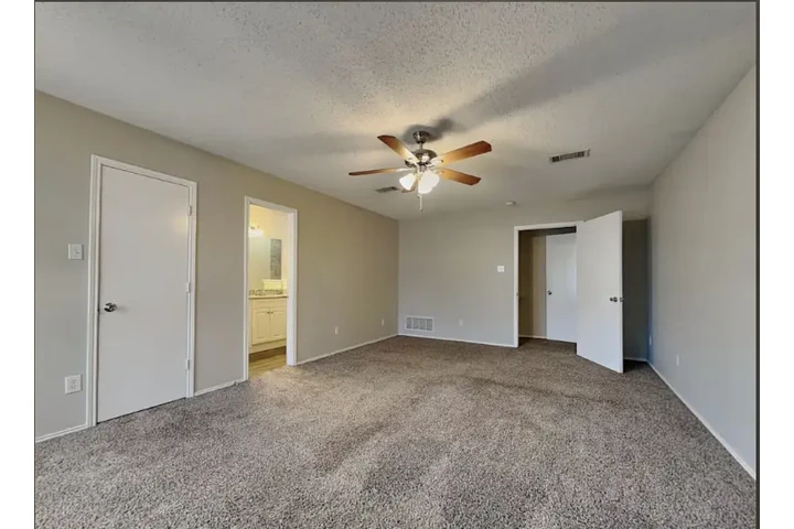 $1400 : Low income house for rent image 4