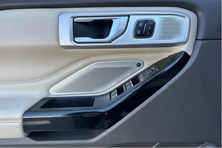 $31000 : Ford Explorer 2021 AWD Plati image 9