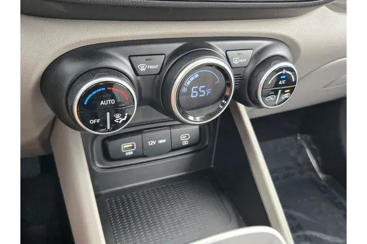 $23414 : Hyundai VENUE 2025 SEL 4dr C image 9