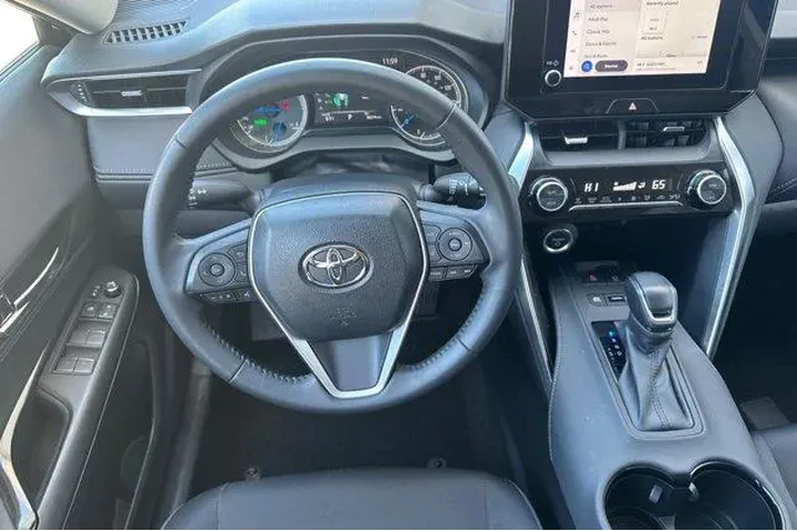 $29998 : Toyota Venza 2023 AWD LE 4dr image 8
