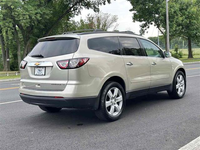 2016 Traverse LT image 9