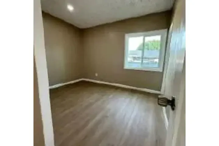 $1550 : RENTO APTO. EN EAST L.A. image 2