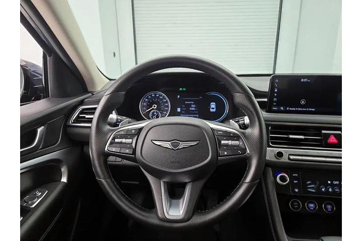 $27998 : Genesis G70 2025 2.5T Standa image 10