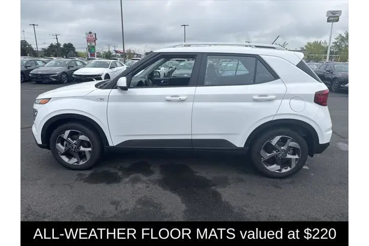 $20495 : Hyundai VENUE 2024 SEL 4dr C image 2