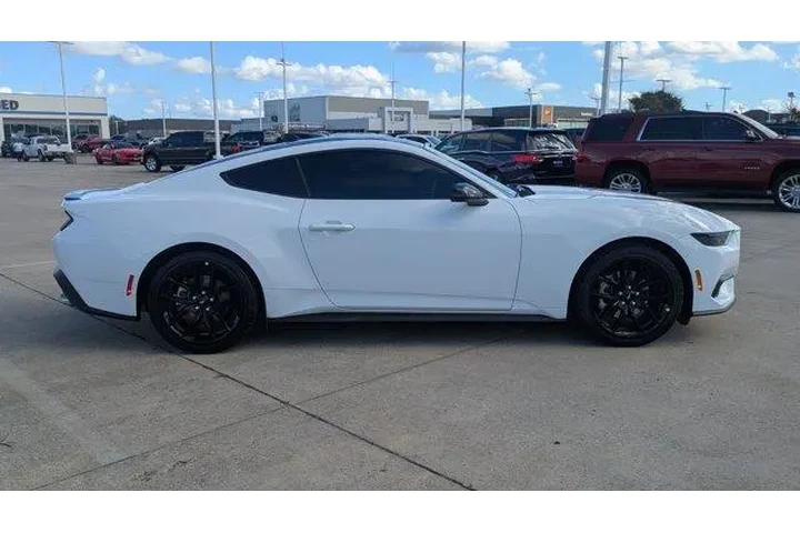 $29400 : Ford Mustang 2025 EcoBoost 2 image 2