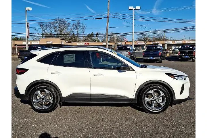 $32749 : Ford Escape 2025 ST-Line 4dr image 7