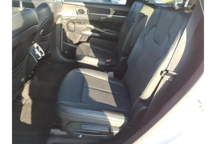 $21827 : Kia Sorento 2021 SX 4dr SUV image 9