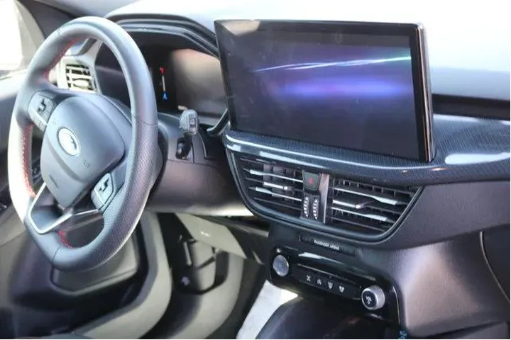 $19221 : Ford Escape 2023 ST-Line 4dr image 10