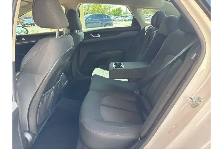 $17498 : Kia K5 2022 LXS 4dr Sedan image 5